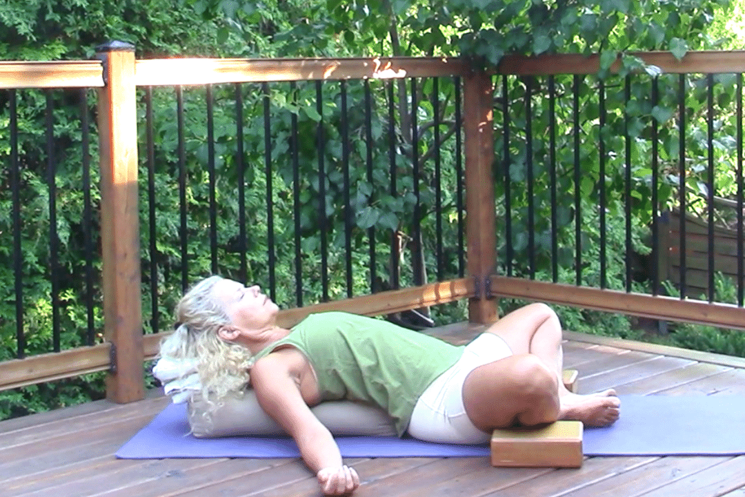 Yoga relaxation : pratique apaisante.