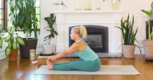 Séance de yoga virtuel, pratique de yoga doux pour la relaxation et le bien-être.
